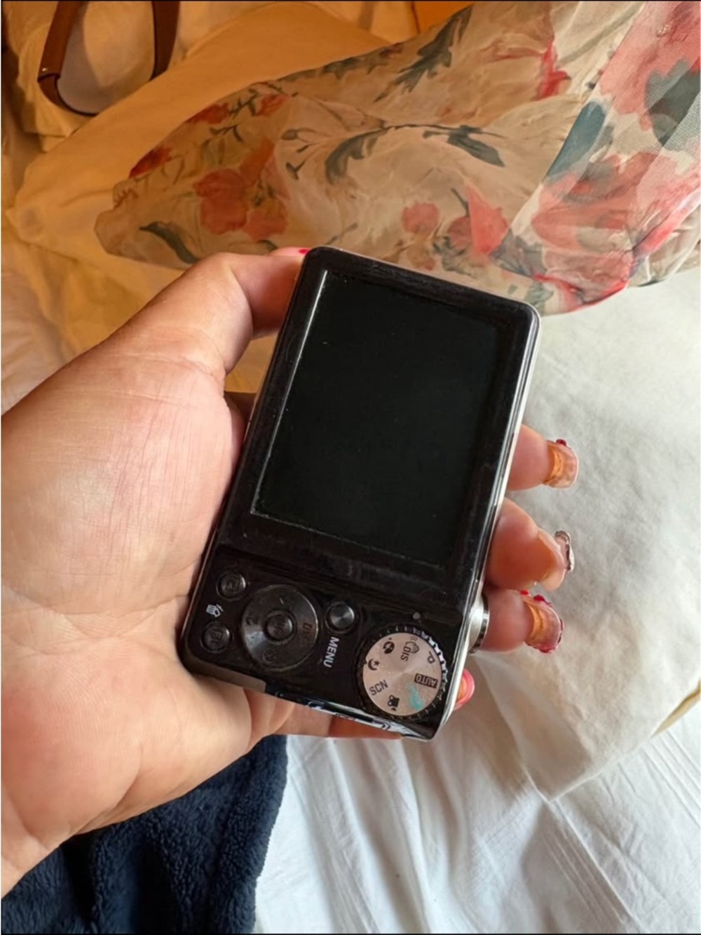 Samsung Glossy Black Compact Point-and-Shoot Camera - Picture 3 of 3